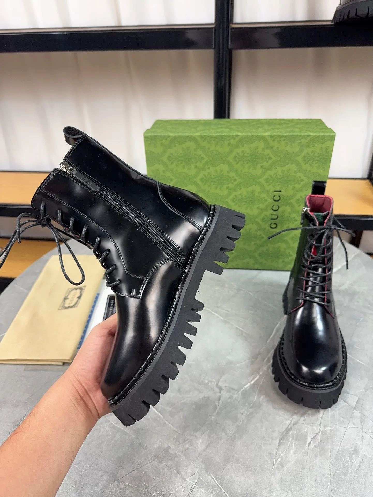 Men's shoes 💰640💰 New model from Gucci, double GG groove thick-soled loafers. The original version is made 1:1. Super beautiful quality, classic model at the counter. ❶Upper: original open-edge beaded cowhide ❷Inner lining: water-dyed cowhide ❸Feet: water-dyed cowhide ❹Outsole: ultra-light original sole ❺thick sole heightening: 3.5cn ❻Packing: original packaging ❼Number: 35-42 (41 41 customized, non-refundable) Men's model: 38-46 (45, 46 customized, non-refundable)